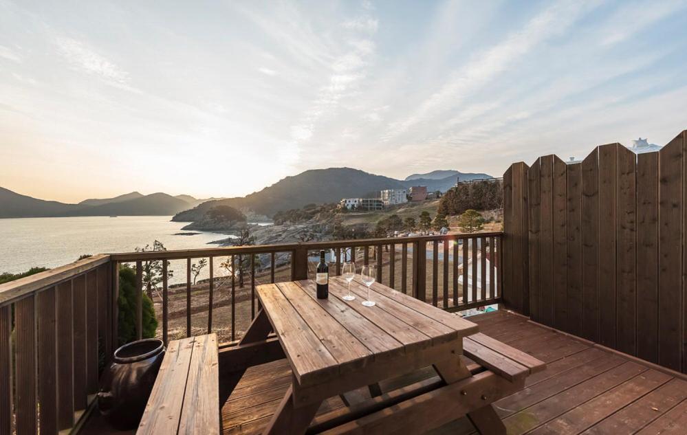 Windy Hill Resort Geoje Exterior foto